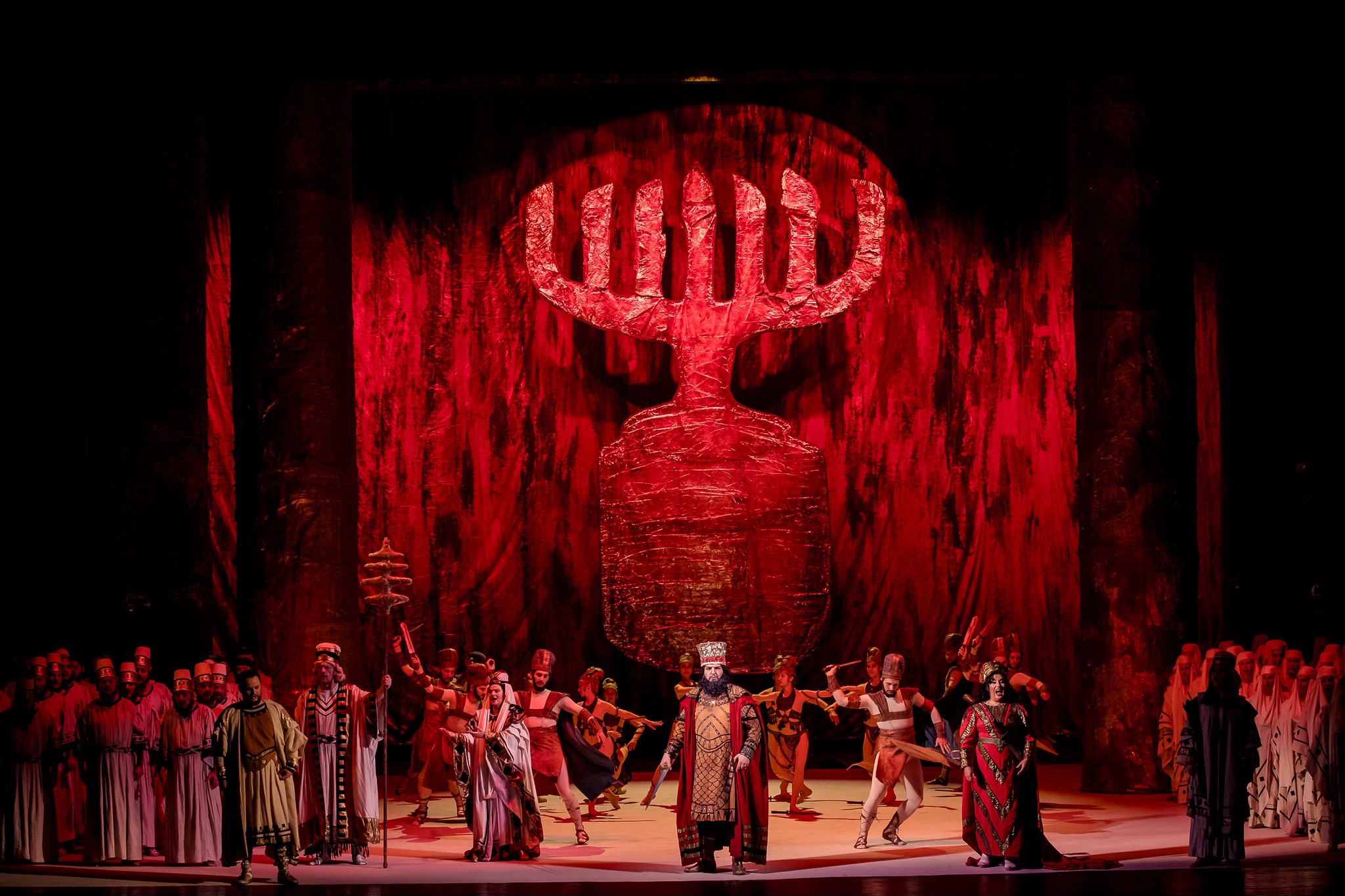 Cum te îmbraci la operă? O întrebare care a stârnit controverse pe social media