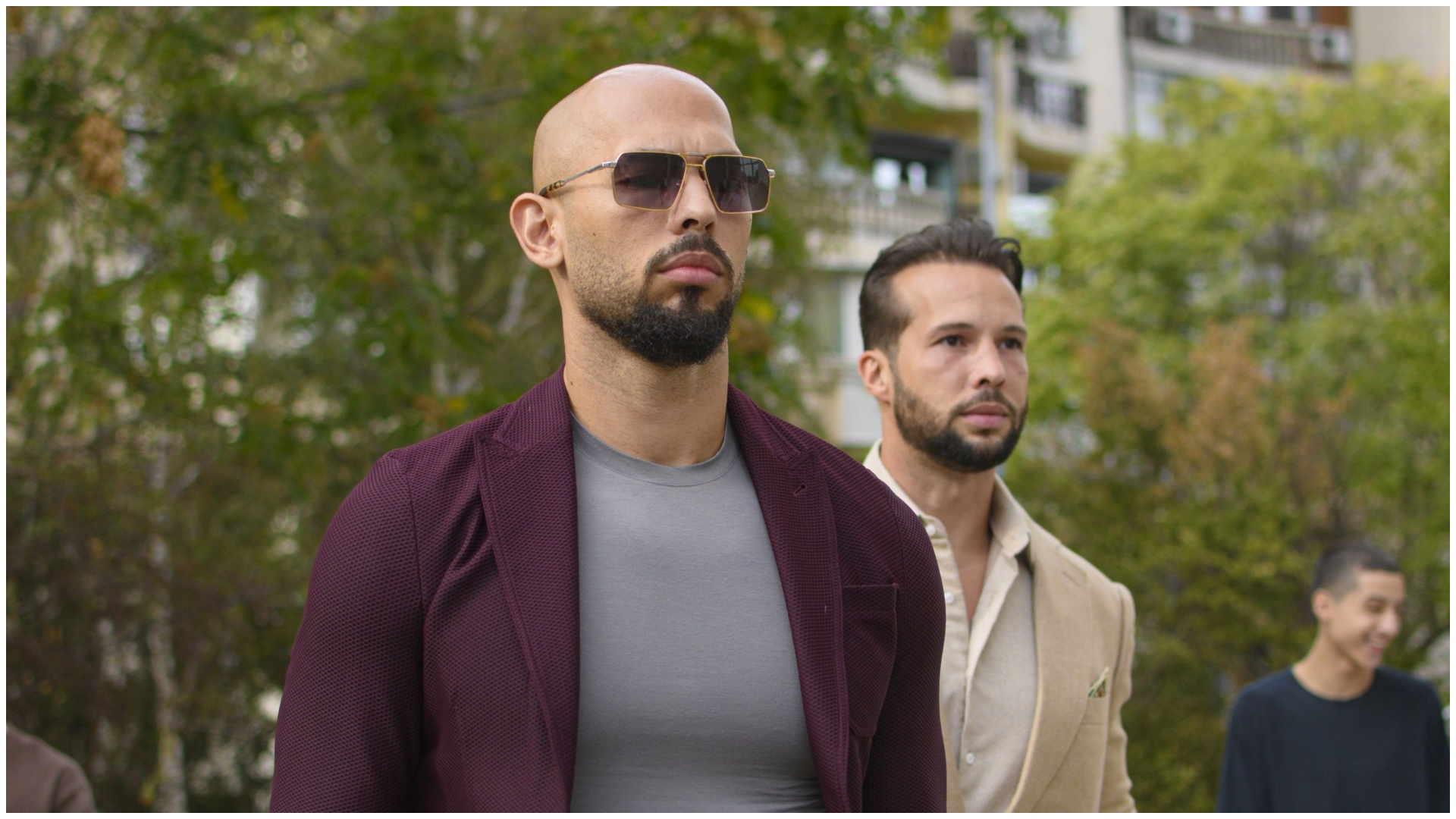 Frații Tate și-au luat zborul din România