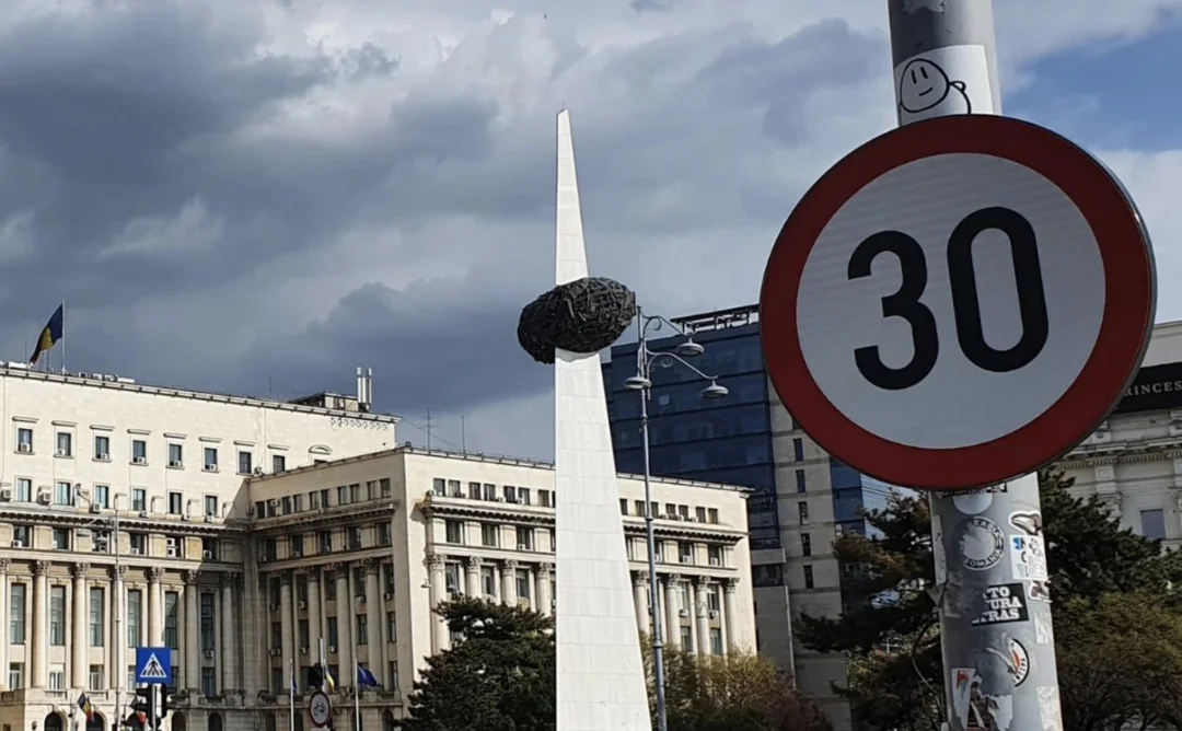 Calea Victoriei: 30km/h cu mașina sau mers pe jos?