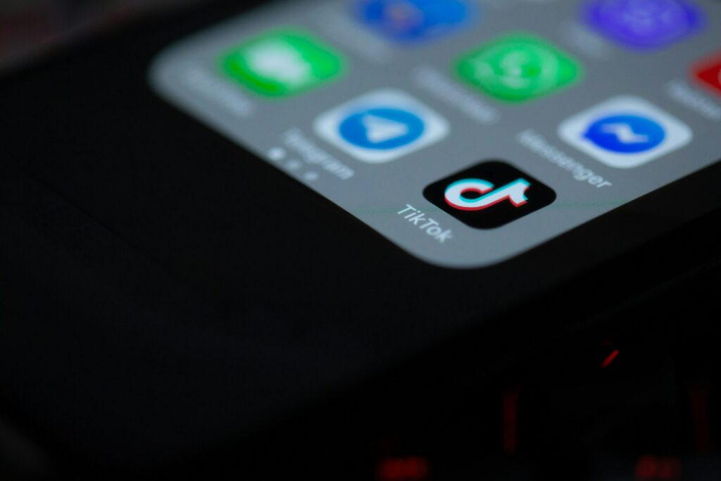 Anunțul TikTok înainte de alegeri: 5.900 de conturi false șterse, 13.400 de conturi spam eliminate