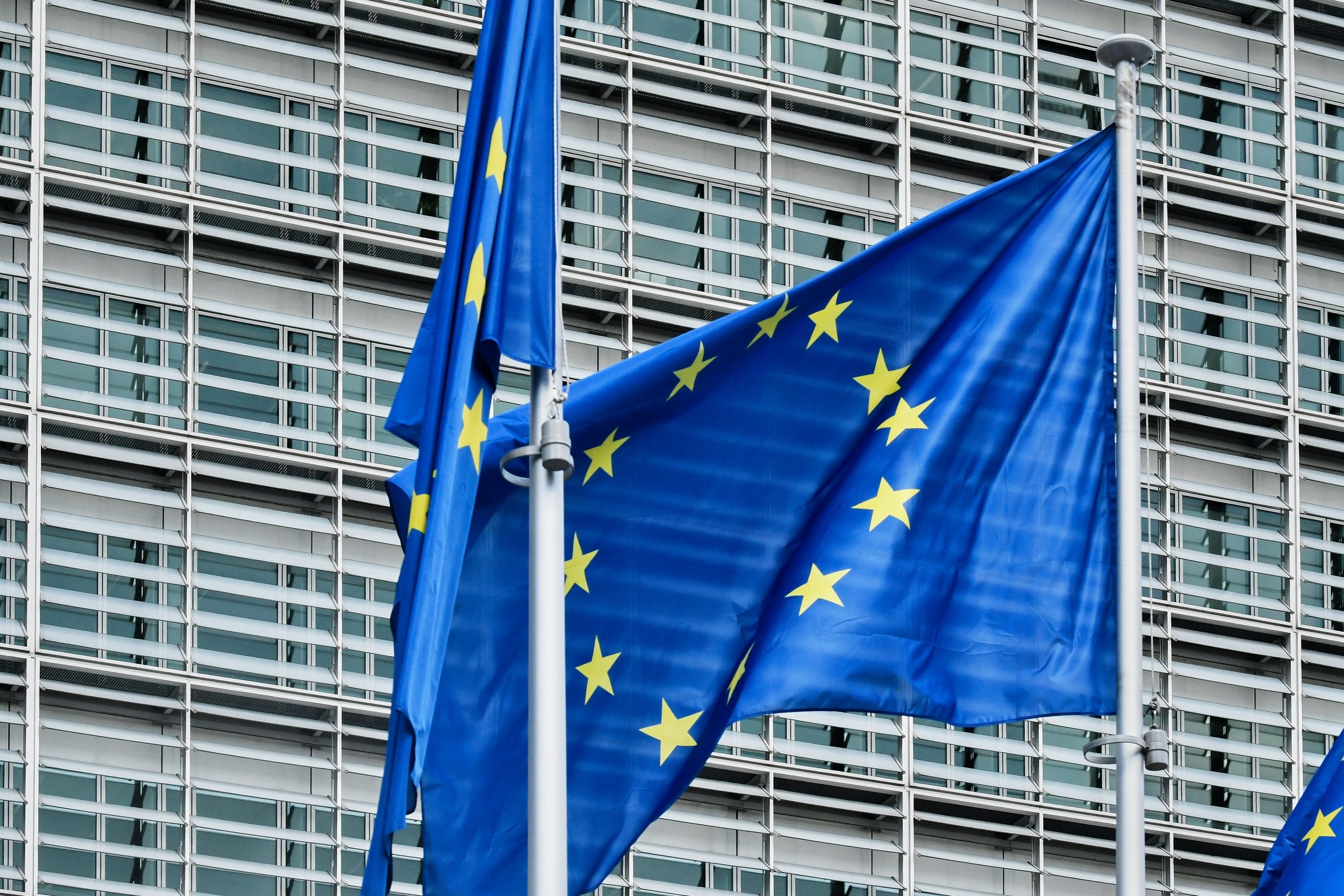 UE anchetează marile site-uri pentru adulți în privința protecției minorilor