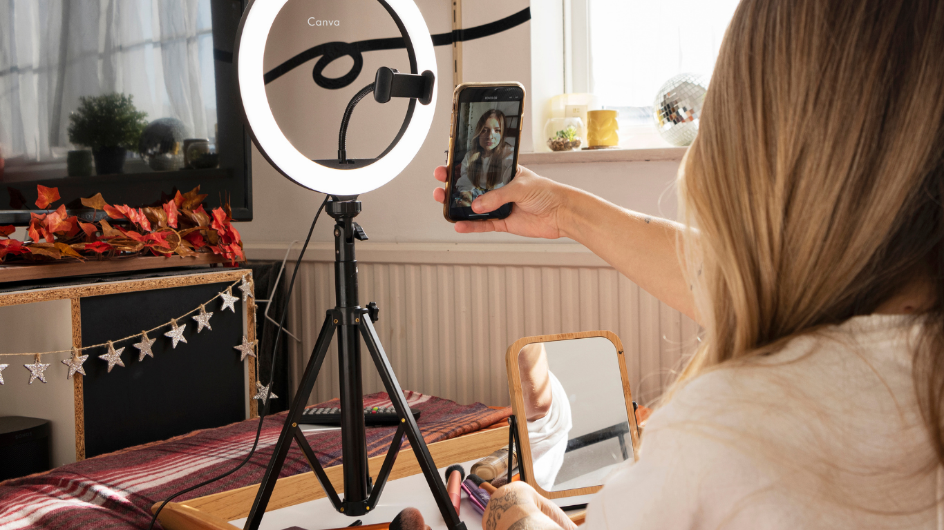 Unde o duc mai bine financiar influencerii? România Vs Moldova