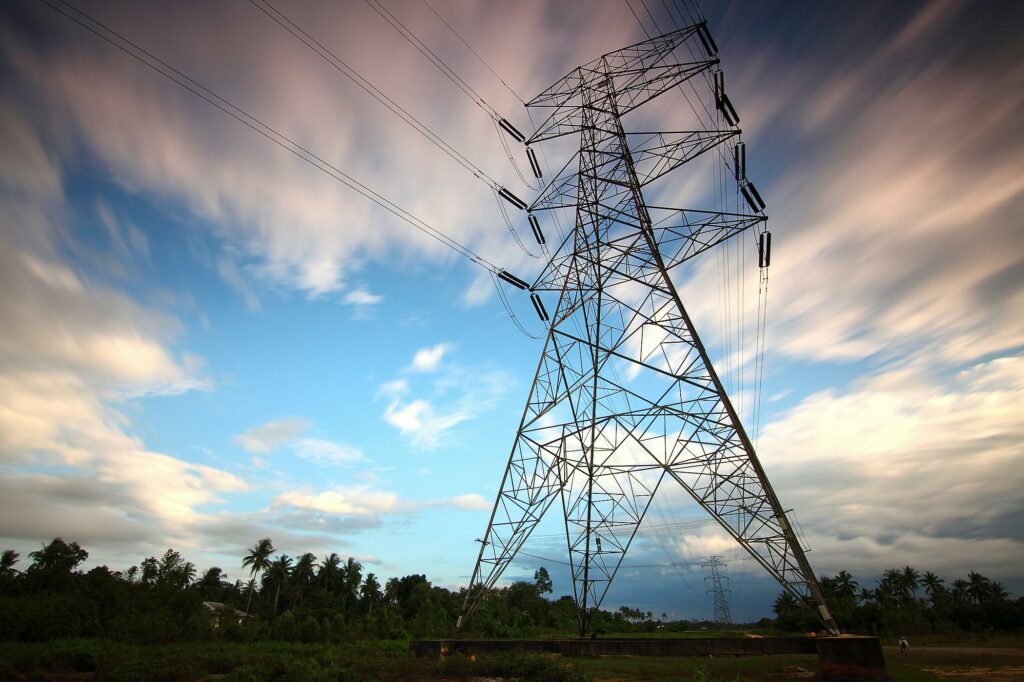 Piața de energie se schimbă: ANRE pregătește consumatorii pentru eliminarea plafonării