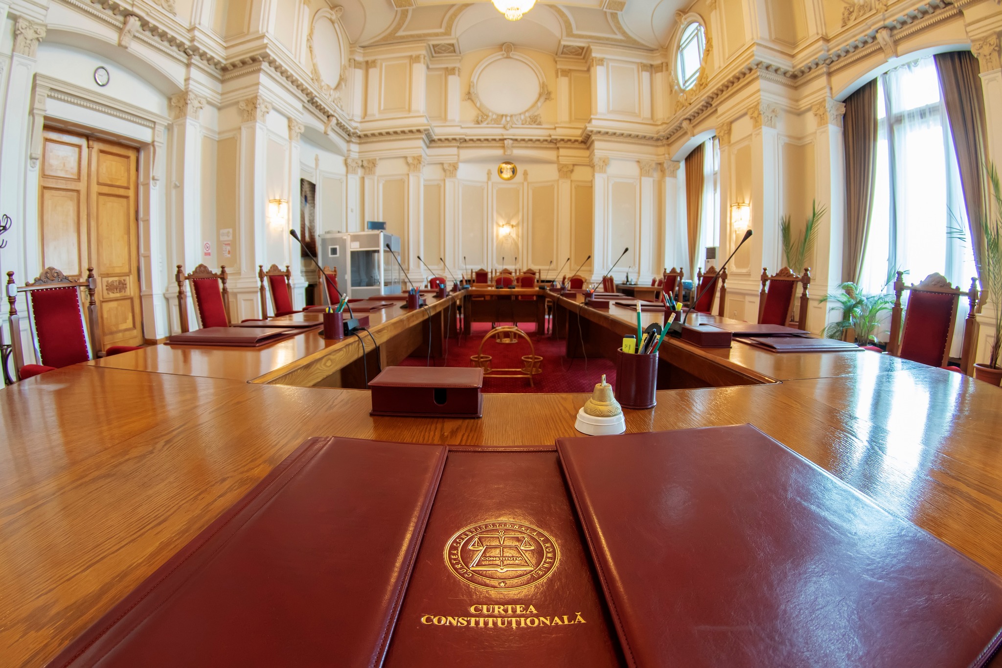 CCR respinge sesizarea Președintelui României pe legea care interzice propaganda fascistă online