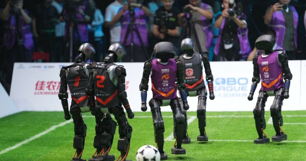 Fotbal cu roboți chinezești