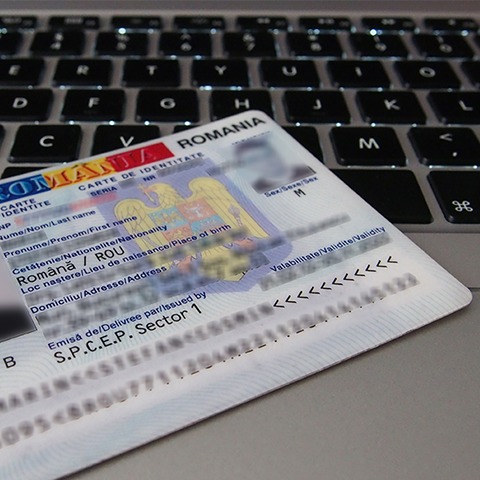 Peste 200 de percheziții într-un dosar privind acte de identitate false