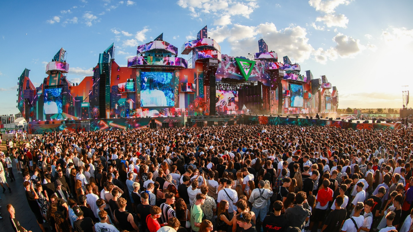 Controale la „Beach, Please!”: Amenzi de 53.000 lei și peste 124 kg de produse alimentare retrase