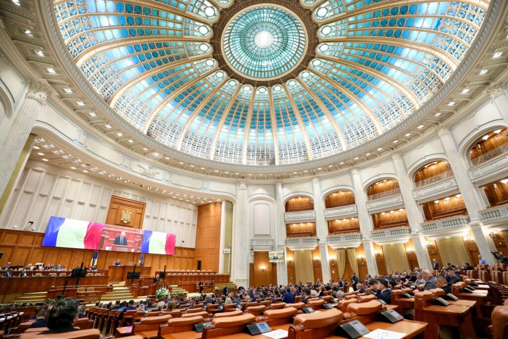 Guvernul își asumă azi răspunderea pe măsurile de austeritate. G. Simion: „Vom depune o moțiune de cenzură împotriva Guvernului Bolojan”