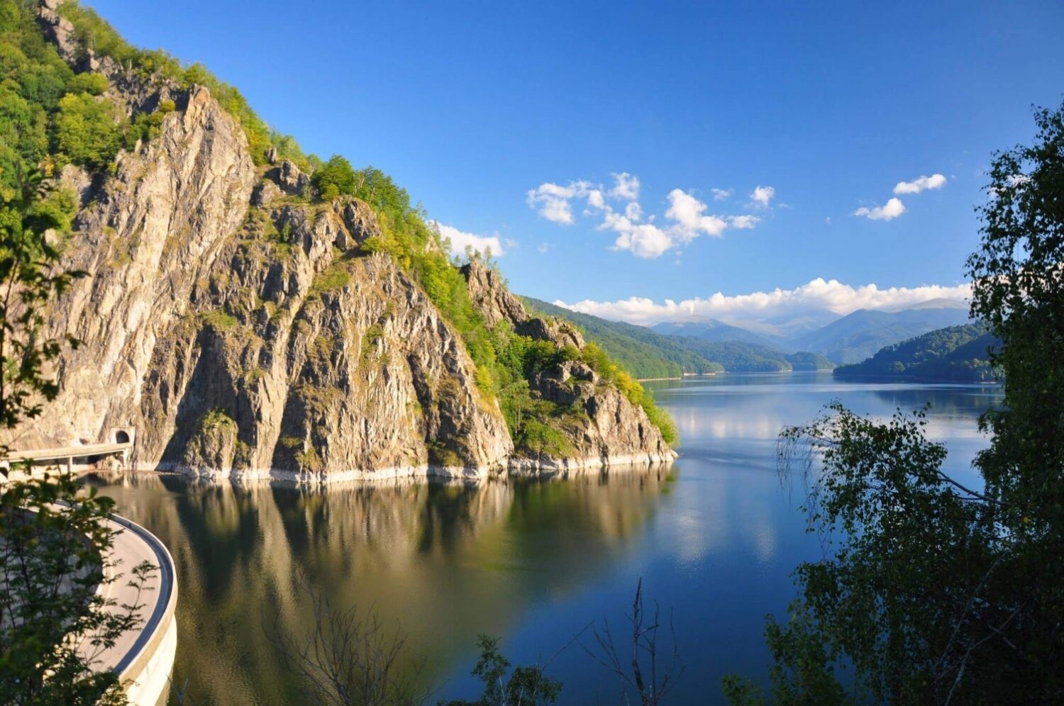 Lacul Vidraru – golit pentru prima dată în 60 de ani