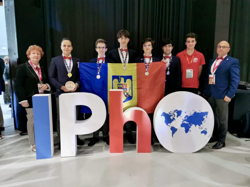 România pe podium la Paris! Elevii românii,  performanță de top la Fizică