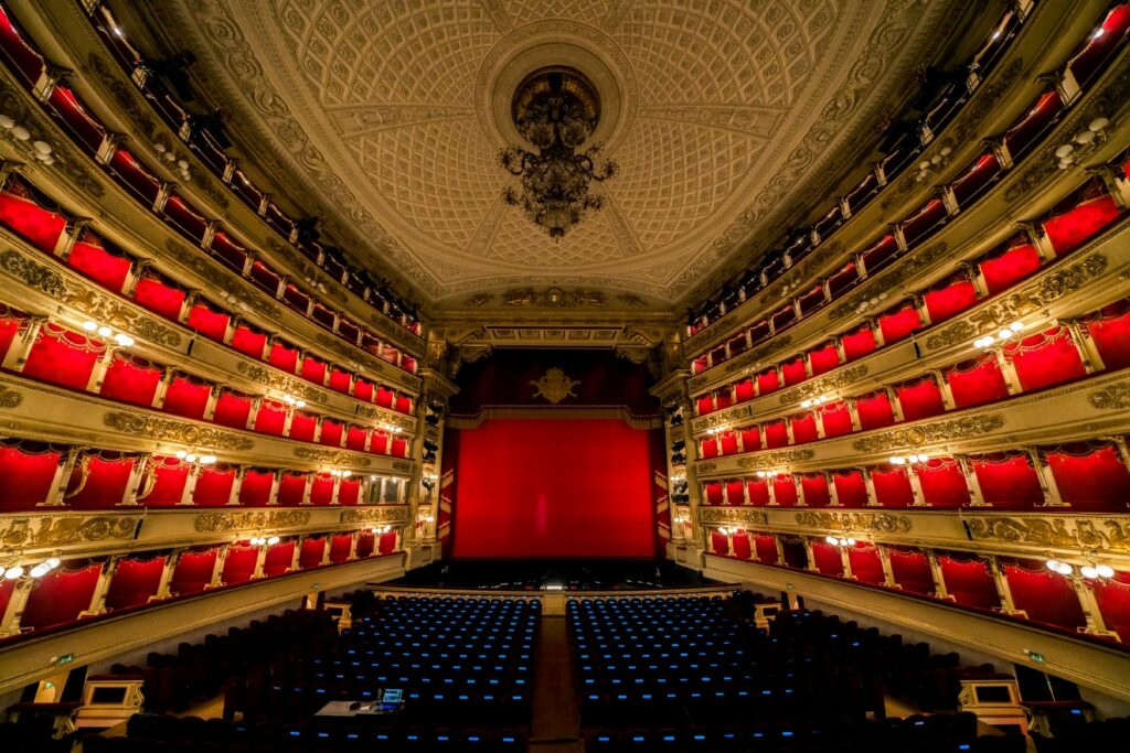 Noul cod vestimentar la teatru. La Scala din Milano vine cu reguli stricte