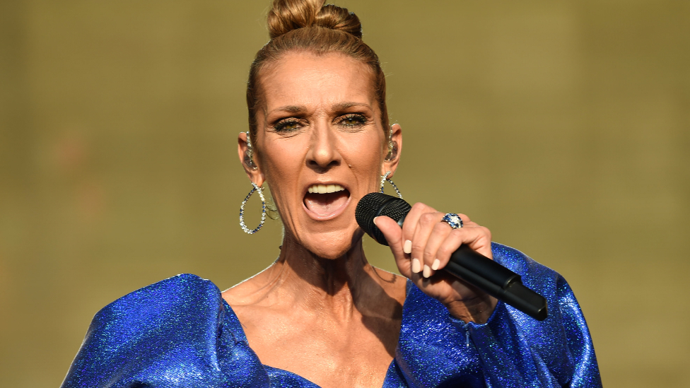 Care-i faza cu Celine Dion?