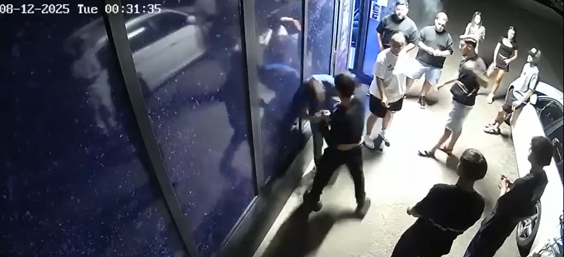 Scandal violent în Bacău: boxer medaliat la Europene a fugit din cantonament și a bătut un sportiv minor în plină stradă