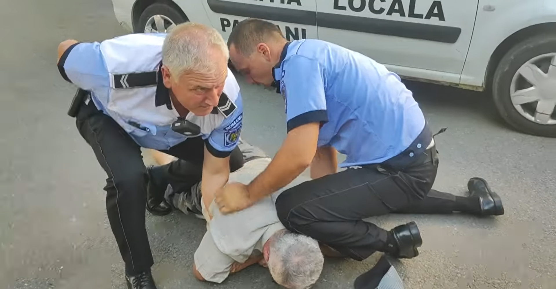 Scandal la Pașcani: un pensionar cu probleme cardiace, trântit la pământ și încătușat de Poliția Locală