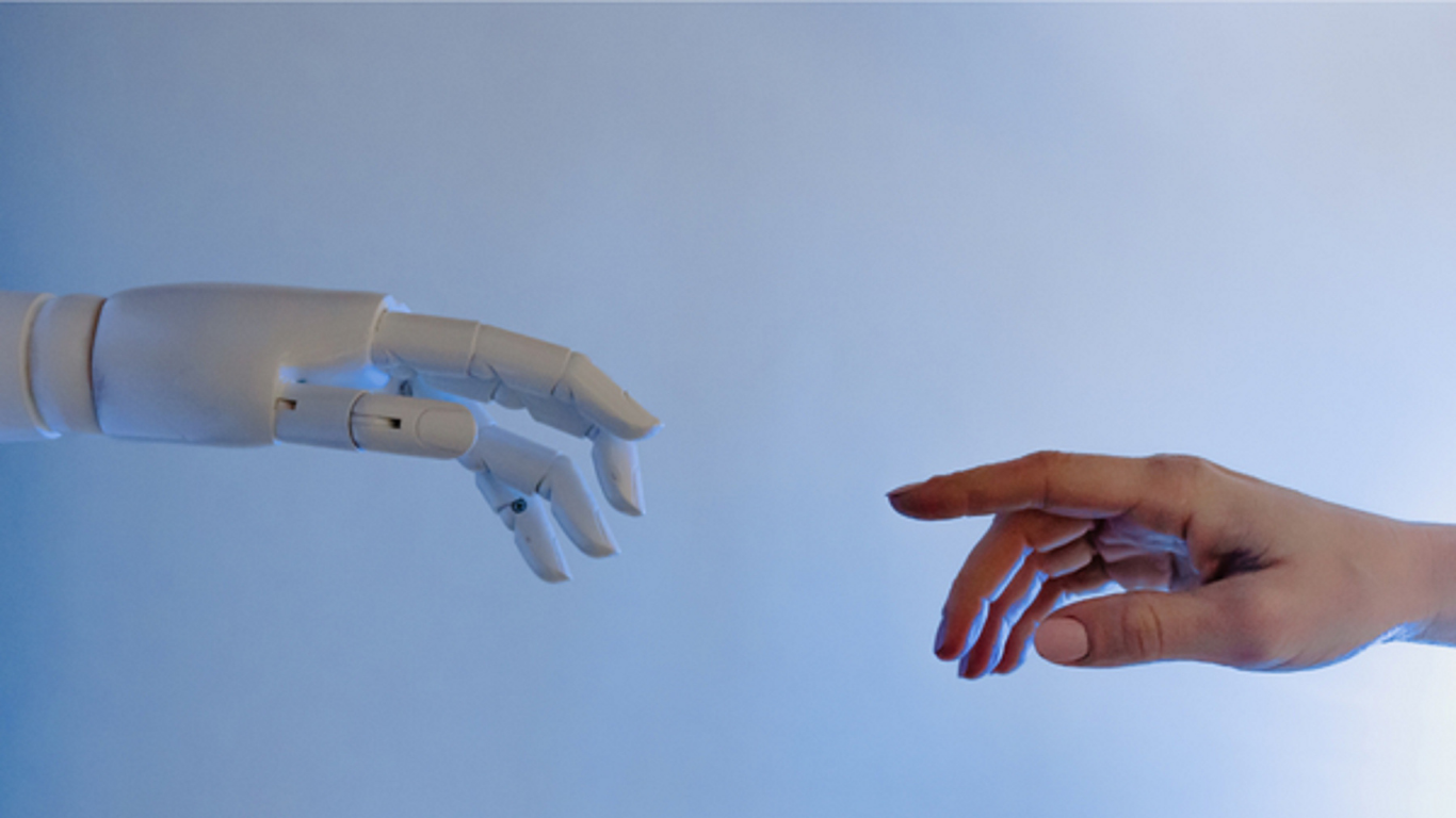 Un pensionar de 75 de ani cere divorțul pentru o „iubită” generată de inteligența artificială