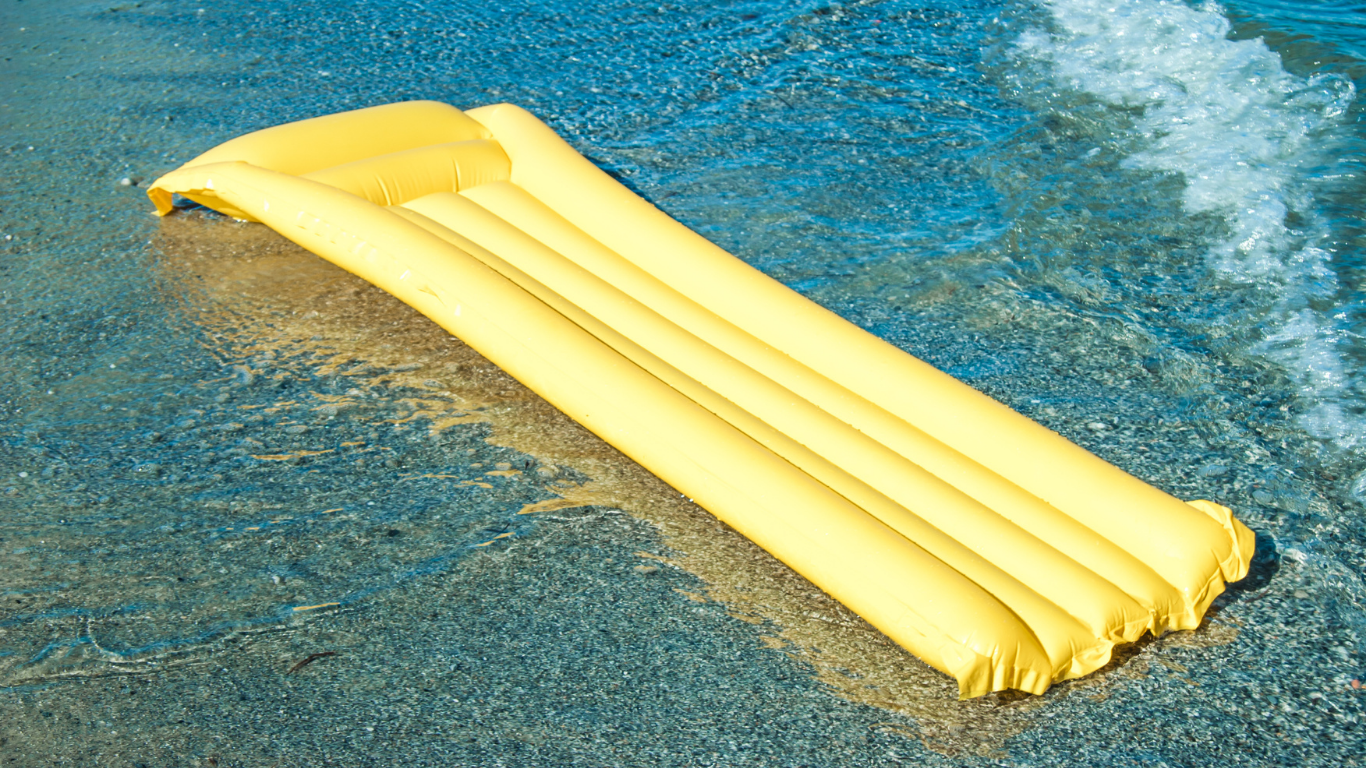 O fetiță de 10 ani din Vama Veche a plutit pe o saltea până în apele Bulgariei