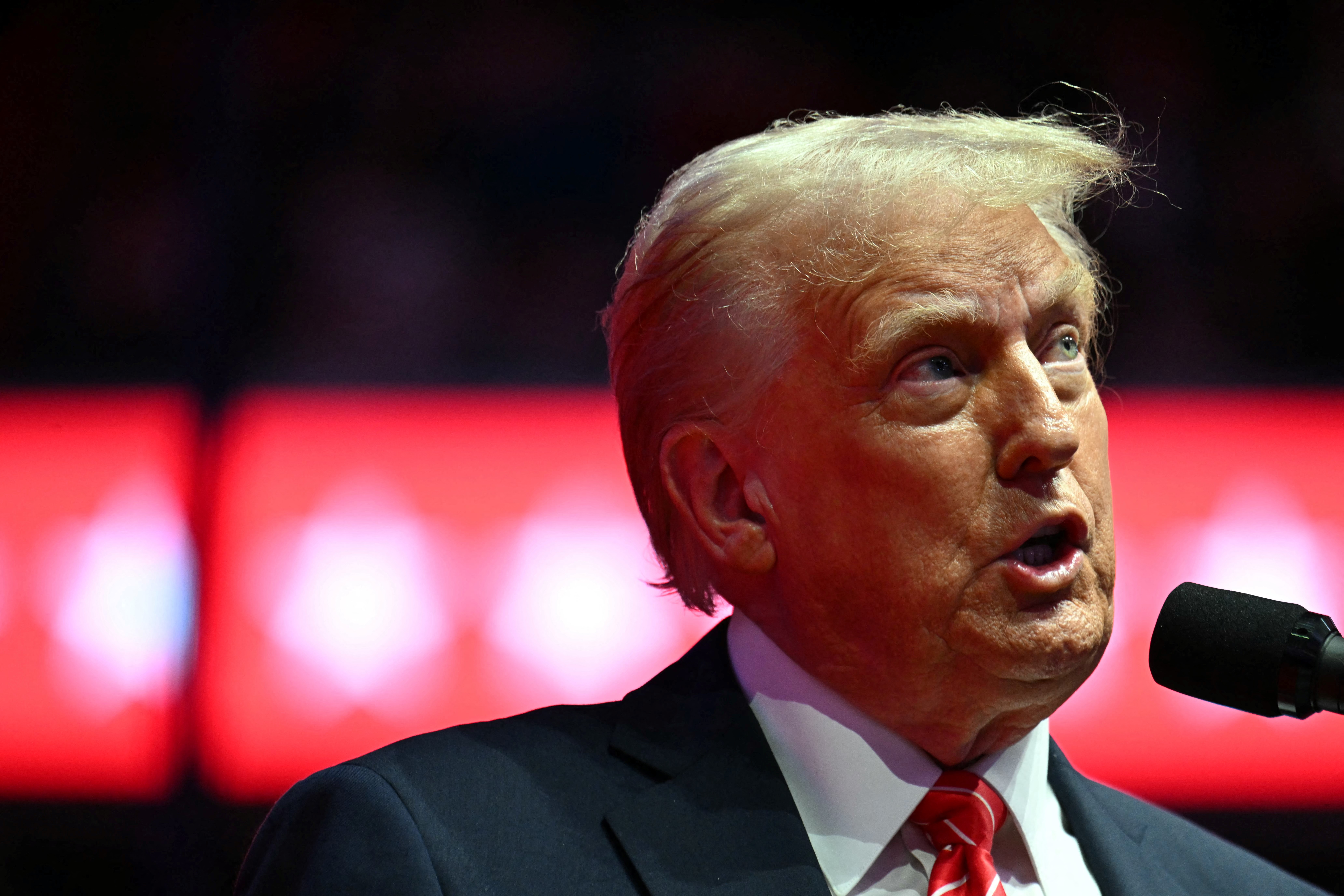 Donald Trump primește în echipa sa un condamnat pentru viol