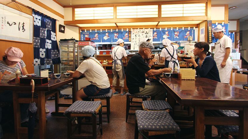 Angajații restaurantelor japoneze resping bacșișurile turiștilor: „Nu vrem cultura bacșișului în Japonia”