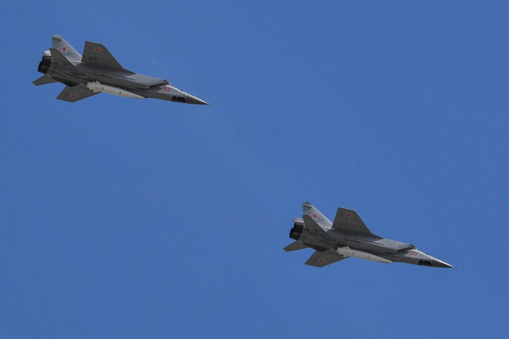 Drone misterioase survolează obiective militare din Danemarca. Autoritățile vorbesc despre „atac hibrid”