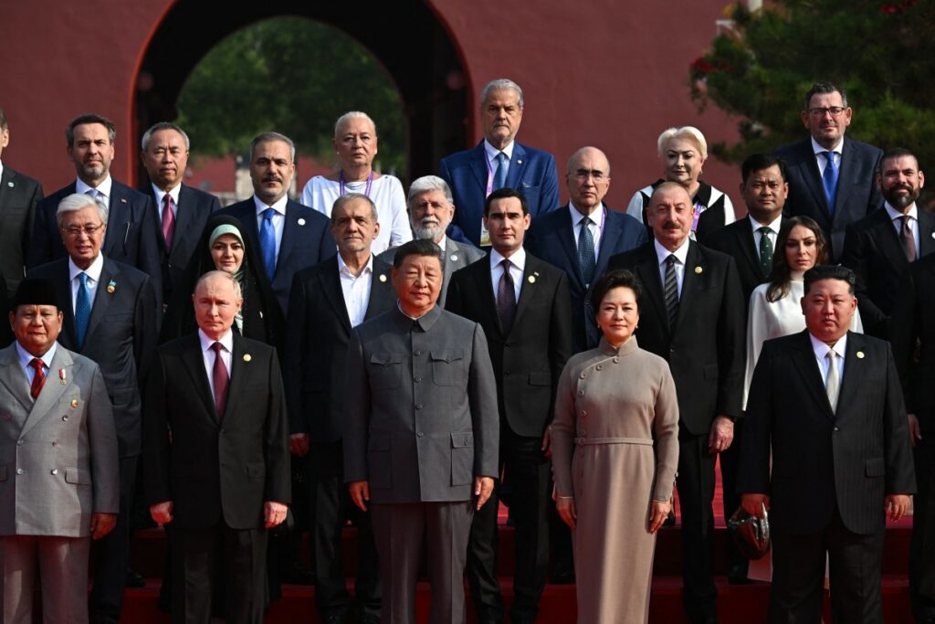 Adrian Năstase și Viorica Dăncilă surprinși în grupajul liderilor autoritari, la Beijing