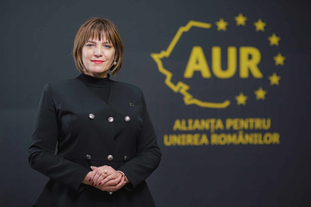 Propunere controversată: AUR vrea ca elevii și profesorii să intoneze imnul național și să rostească „Tatăl nostru” zilnic la școală