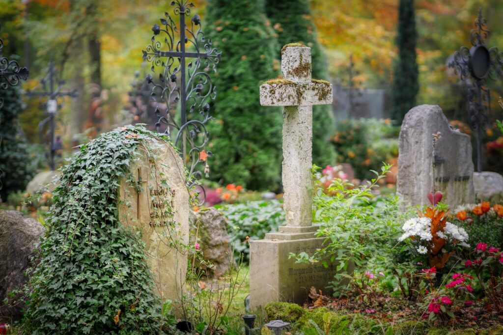 Un bărbat de 32 de ani din Petroșani, găsit fără viață în cimitir. Polițiștii au deschis o anchetă