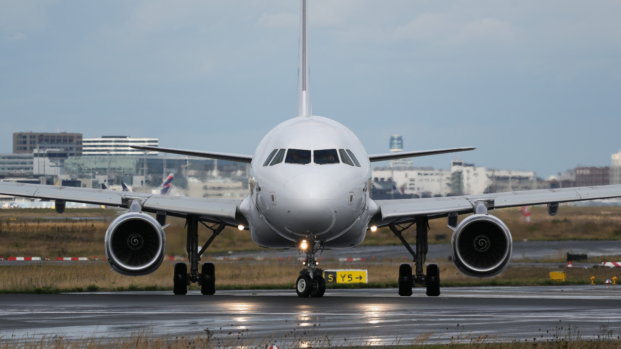 Drone neidentificate închid un nou aeroport în Danemarca. Al doilea incident într-o săptămână