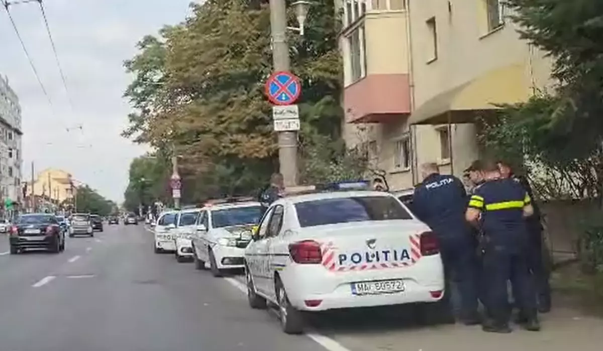 Un bărbat din Timișoara a fost imobilizat de polițiști după ce a devenit agresiv. Au intervenit șapte echipaje