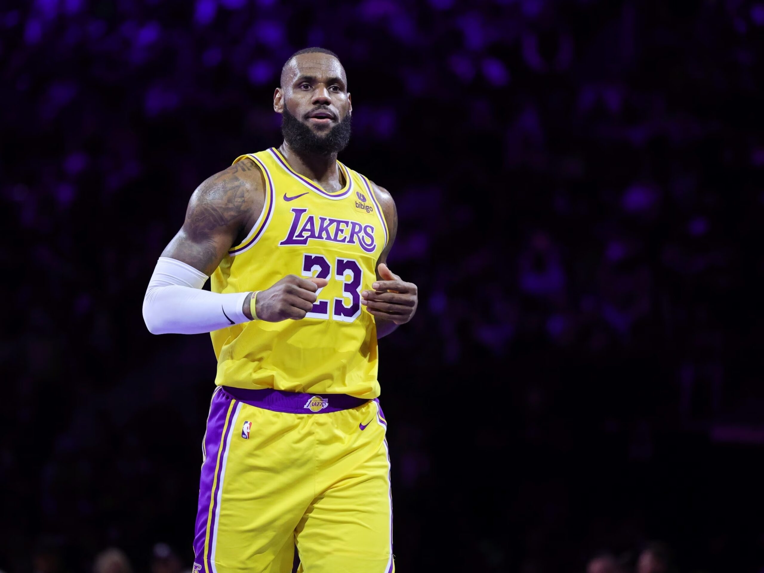 LeBron James, prins în mijlocul unei controverse după vizita din China