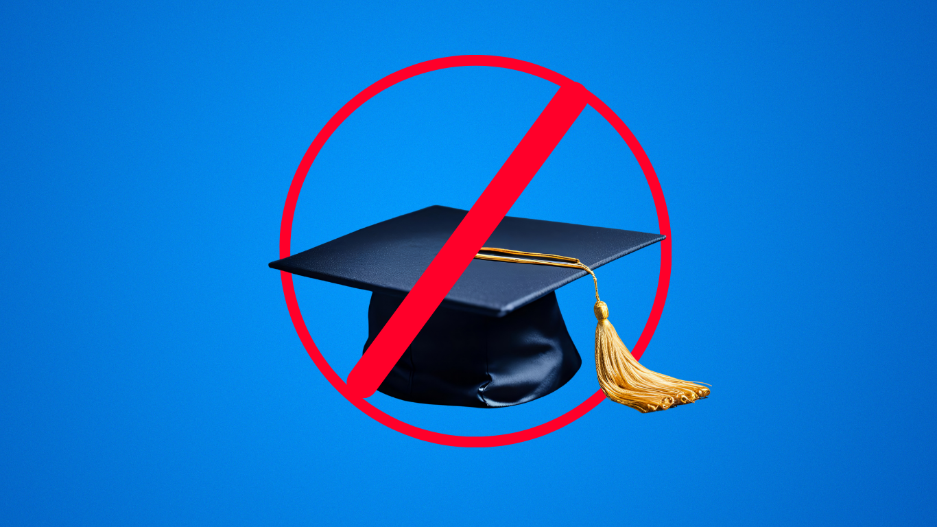 O nouă criză în educați: Tineri puțini, locuri multe la facultăți