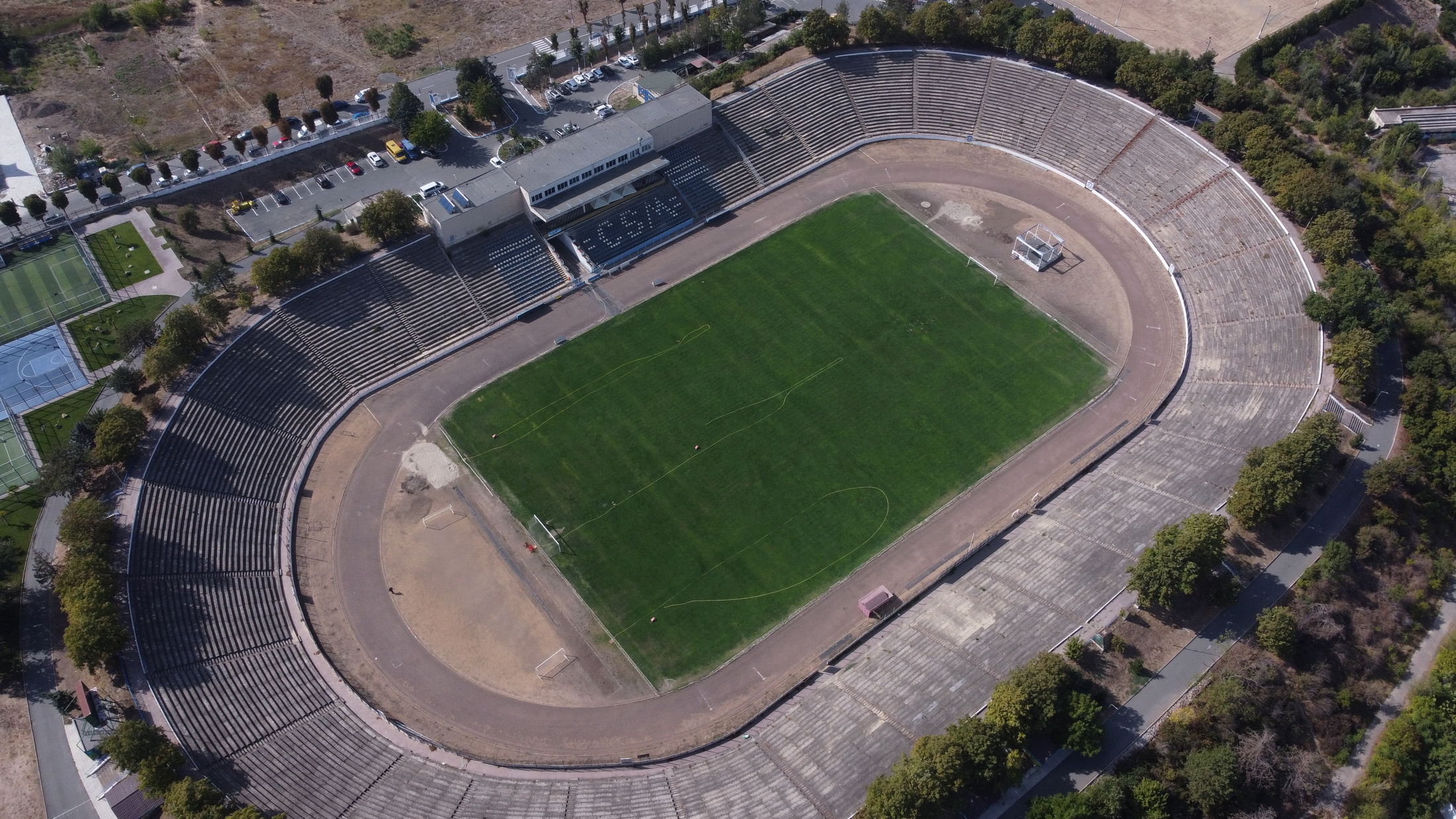 Stadionul din Medgidia, colosul lui Ceaușescu care stă să se prăbușească