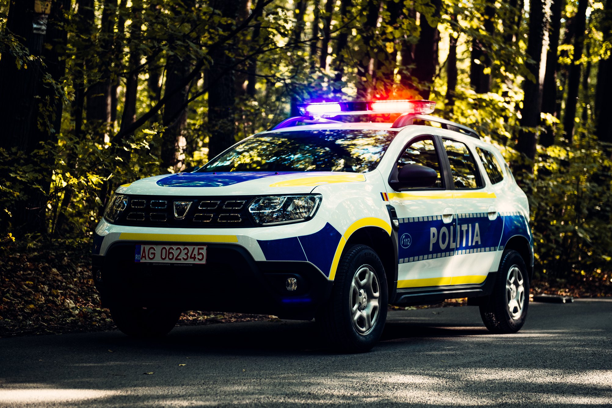 Un bărbat din Olt a furat o mașină de poliție din curtea secției și a condus-o peste 20 de kilometri