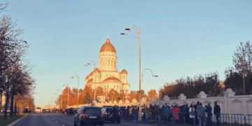 Catedrala Mântuirii Neamului: Cozi de până la 12 ore și momente de tensiune în rândul pelerinilor