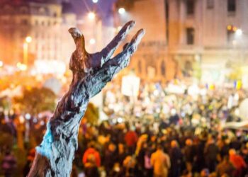 Un deceniu după Colectiv: condamnați scăpați, promisiuni uitate și niciun centru complet pentru mari arși