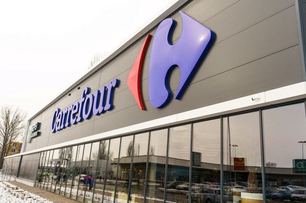 Carrefour se retrage din România. De ce pleacă gigantul francez și cine ar putea prelua lanțul de supermarketuri?