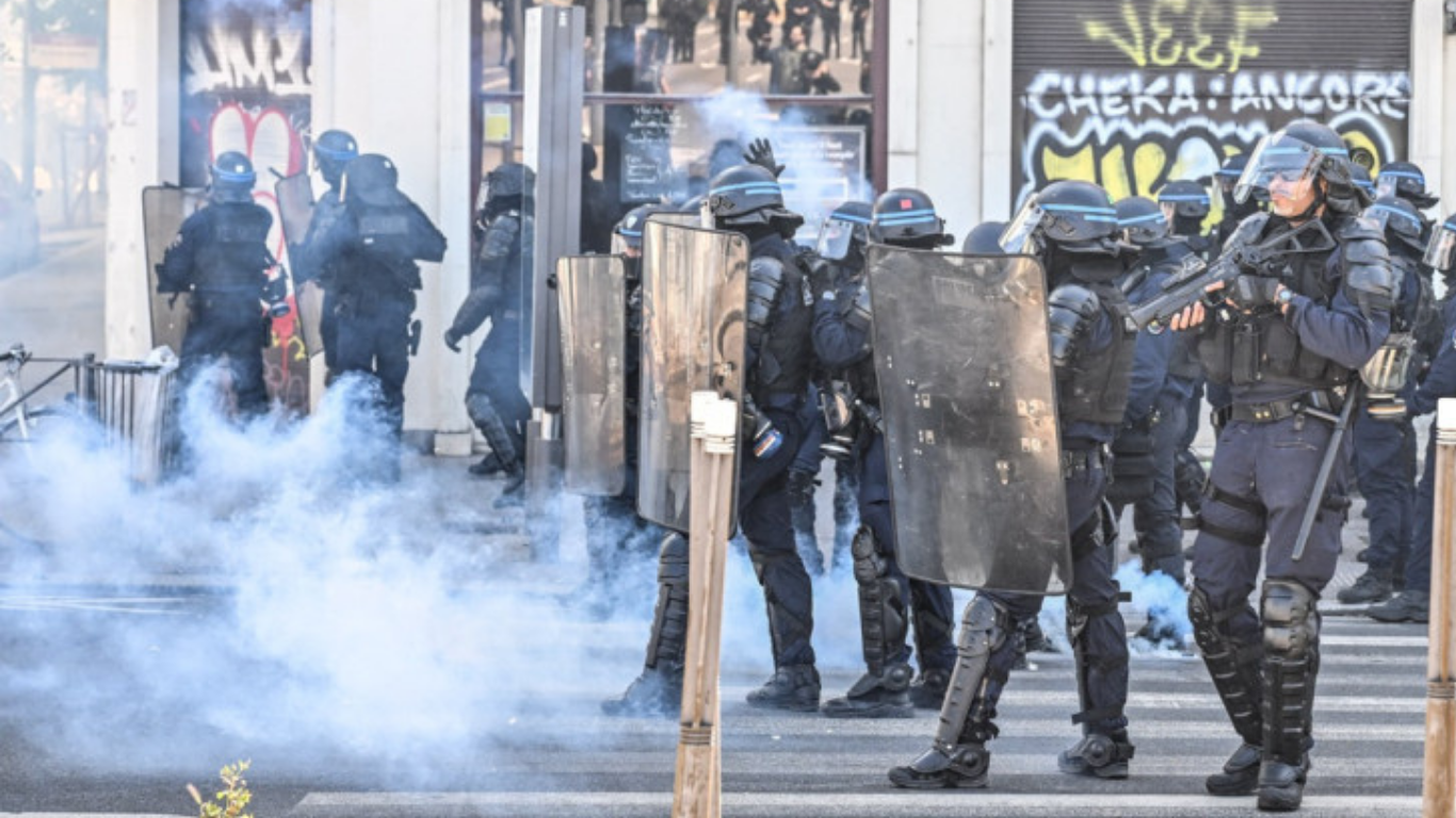 Atenție turiști! Grevă generală și perturbări majore în Franța