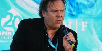 Charlie Ottley, jurnalistul britanic care a promovat frumusețea României, a obținut cetățenia română după cinci ani de așteptare