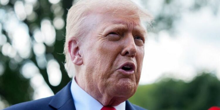 Demisii în vârful BBC după controversele privind reportajul despre Donald Trump și evenimentele din 6 ianuarie