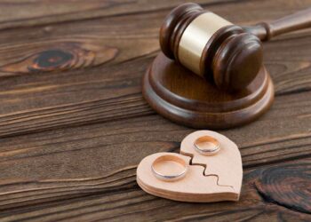 Soțiile vor putea păstra numele din timpul căsătoriei fără acordul soțului și vice versa