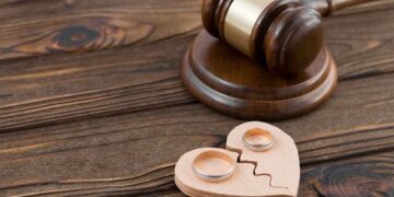 Soțiile vor putea păstra numele din timpul căsătoriei fără acordul soțului și vice versa