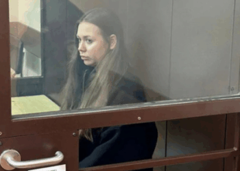 Stewardesă rusă condamnată la 7 ani pentru criticarea armatei