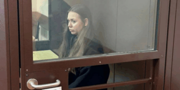 Stewardesă rusă condamnată la 7 ani pentru criticarea armatei