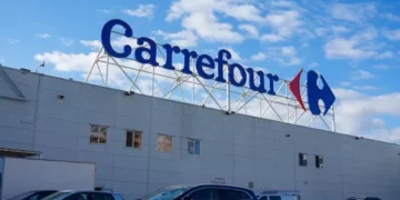 Carrefour își caută cumpărător. Frații Pavăl, proprietarul Froo și Auchan depun oferte