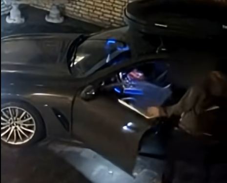 Coșmar pe aleea casei: o mașină furată cu trei copii în interior, surprinsă de camerele de supraveghere