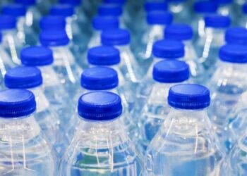 Apă gratuită în metrou, aeroporturi și instituții publice. Ce prevede noul proiect de lege