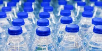 Apă gratuită în metrou, aeroporturi și instituții publice. Ce prevede noul proiect de lege