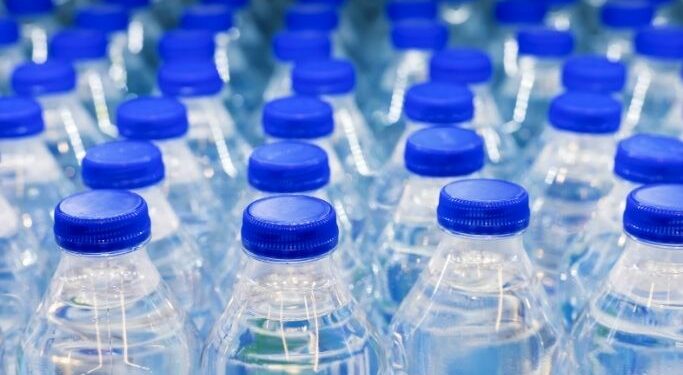 Apă gratuită în metrou, aeroporturi și instituții publice. Ce prevede noul proiect de lege