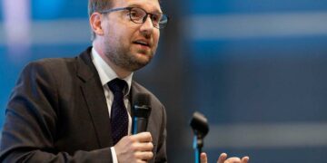 Reforme sau tensiuni? Mesajul lui Dominic Fritz