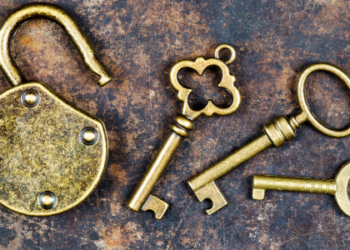 „Evadare din trecut”: primul escape room despre comunism pentru liceeni, lansat la Brașov