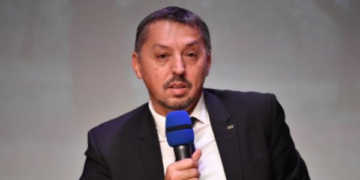 Elevii folosesc AI fără ghidaj, avertizează Daniel David